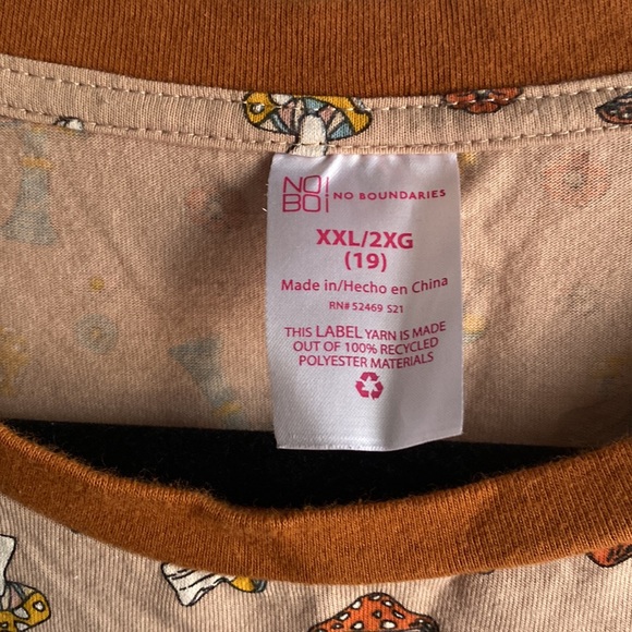 Tan crop top with mushrooms and flowers - Picture 4 of 5